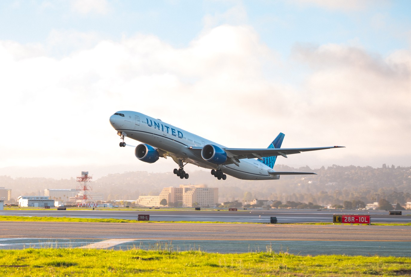 A United Airlines Dreamliner takes off from San Francisco.....headed our way from December