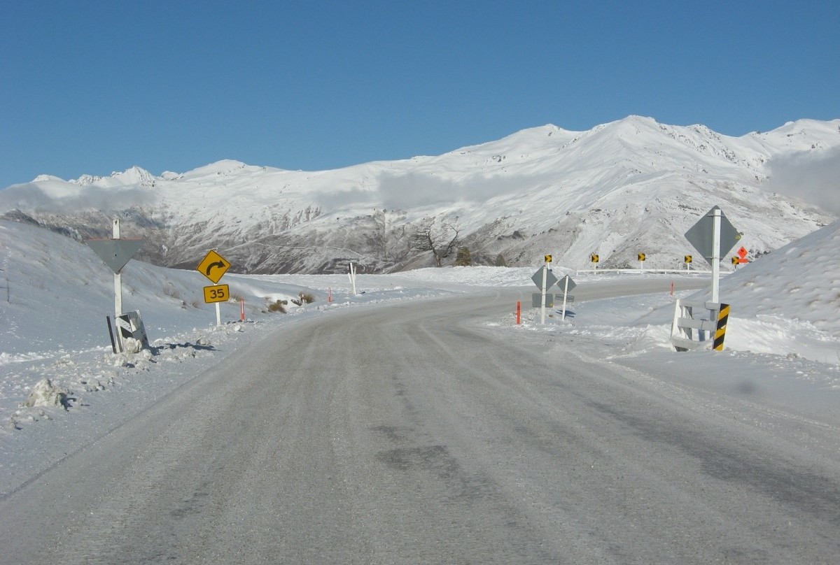 A wintry scene on the Crown Range Road alpine pass v2