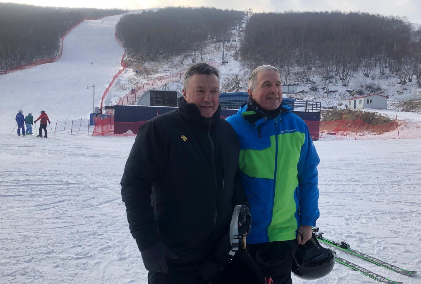 Hamish left with FIS Secretary General Gilbert Falli one of his Coronet Peak instructors in the 1960s at venue inspection in China 2019 v2.