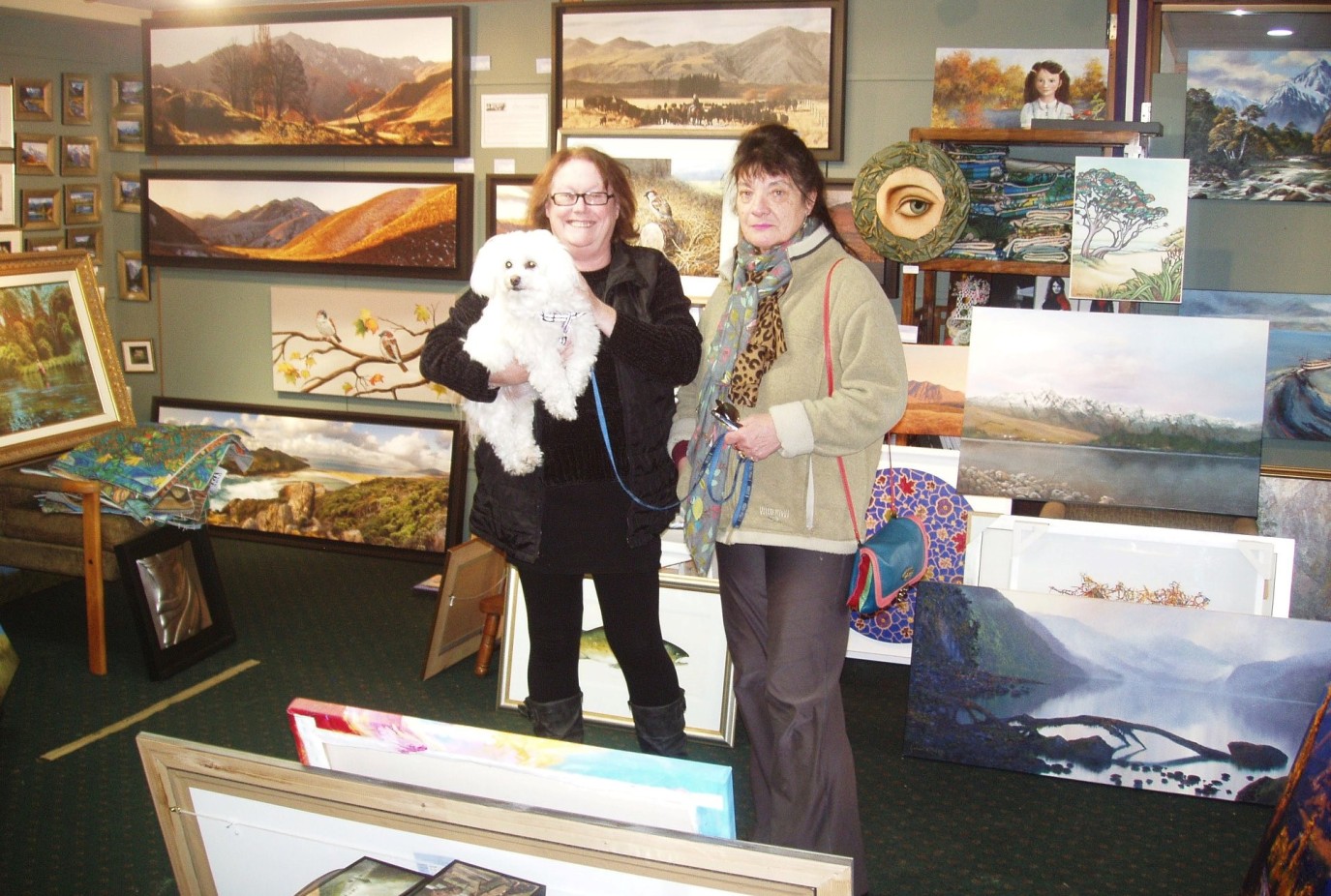 Julia left and Otis with Pamela Hopkins from the Otautau Fine Arts Gallery at Central Lakes Art Gallery in 2018