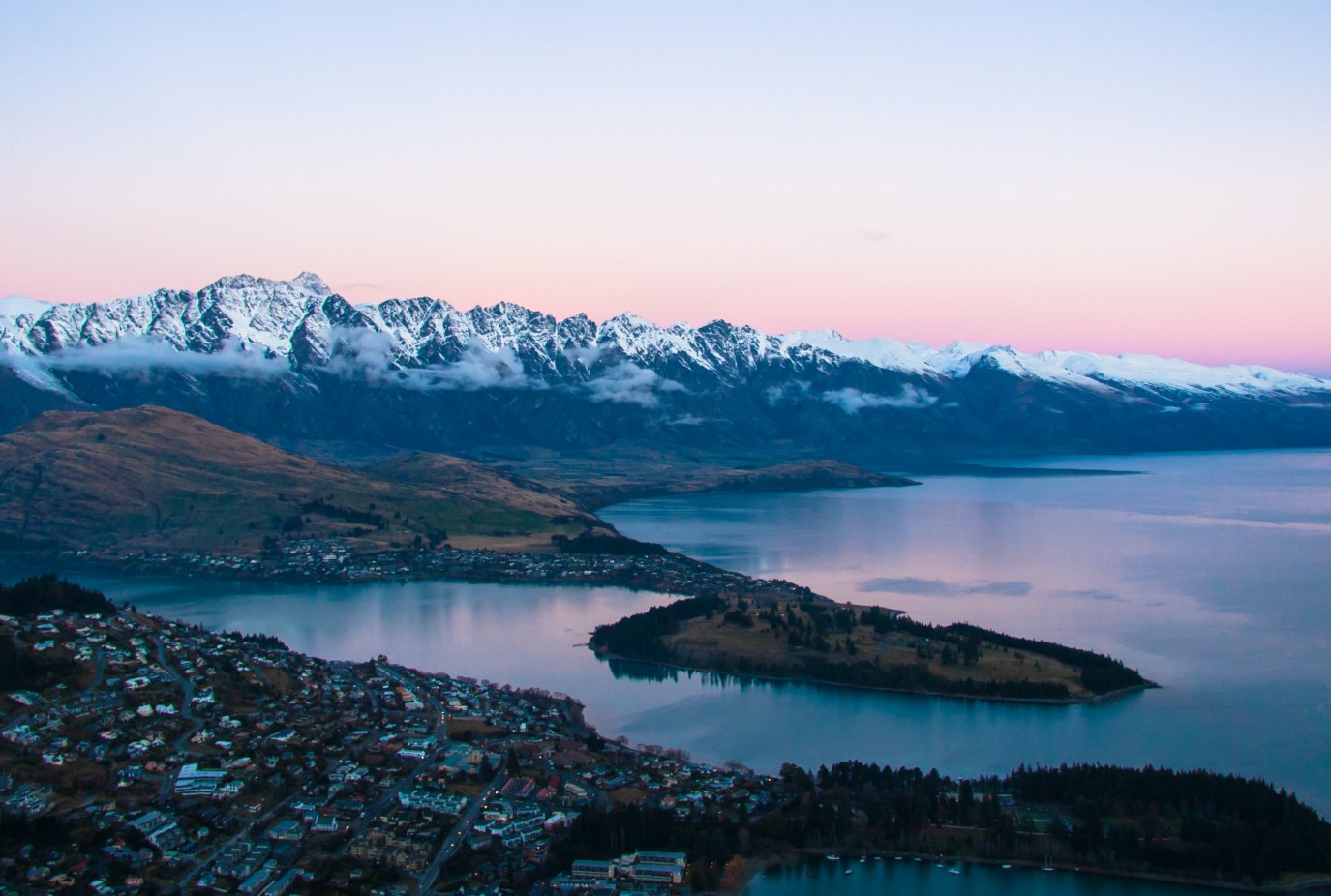 Queenstown at dusk winter photoholgic 6EXdJNbjxV0 unsplash v2