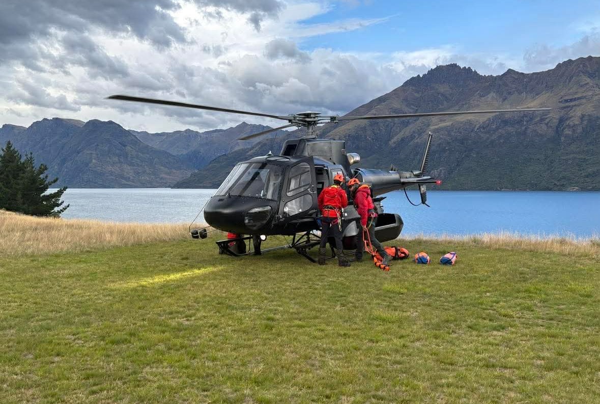 Rescuers working to retrieve two American hunters from the Upper South Wye Creek area last Tuesday Photo Wakatipu Alpine Cliff Rescue Team.2